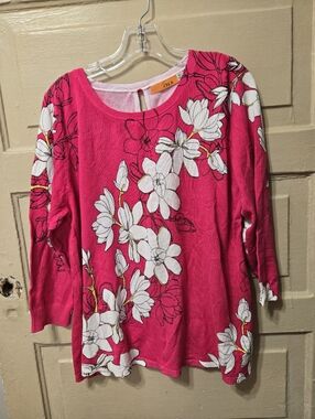 ONE A Pink White Floral Soft Top EUC Size: XL